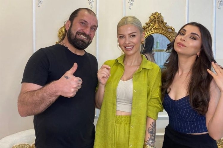 Sesiyle Büyüleyen Mor Narpın'a Makeup Eylül Erkan'dan Yıldızlara Yakışan Makyaj!