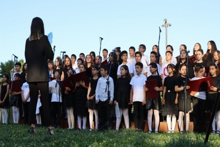 Şanlıurfa'da 23 Nisan Etkinlikleri Harika Bir Konserle Başladı