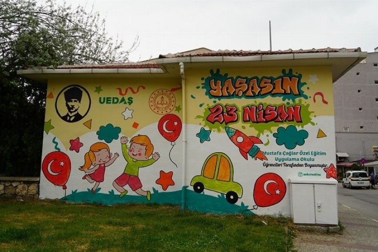 23 Nisan Coşkusunu Yansıtan Trafolar Boyandı