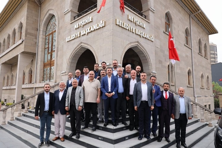 Muhtarlardan Başkan Arı'ya İçten 'Hayırlı Olsun' Ziyareti