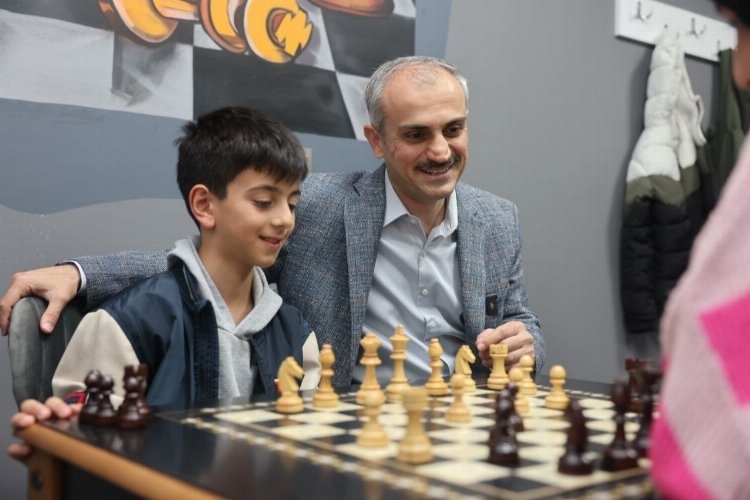 Başkan Çiftçi, Gençlik Merkezi'nde Gençlerle Bir Araya Geldi