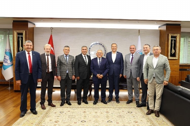 CHP Heyetinden Başkan Büyükkılıç'a Nezaket Ziyareti