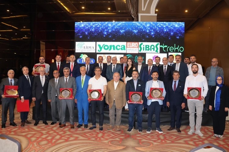 Ege Bölgesi'nin Meyve ve Sebze İhracatçılarından Ödül Zaferi