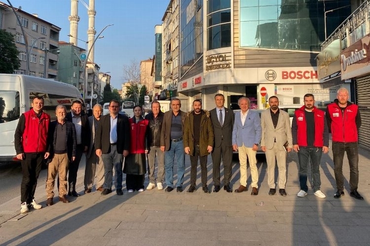 İzmit Belediyesinin Güçlü Kadrosundan İşçilere İkram Girişimi