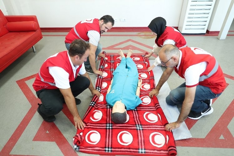 Kızılay, Her Evde Bir İlk Yardımcı Hedefiyle Eğitimler Düzenliyor