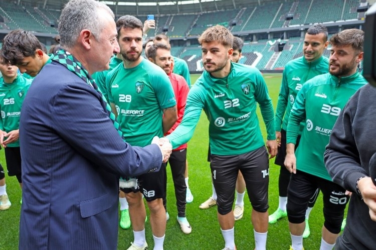 Başkan Büyükakın, Kocaelispor'u Ziyaret Ederek Moral Verdi