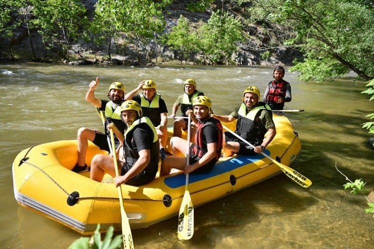 Başkan Büyükkılıç ve Vali Çiçek, Zamantı Irmağı'nda Rafting Heyecanını Başlattı