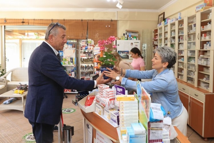 Günay, Eczacılar Günü'nü  Kutladı