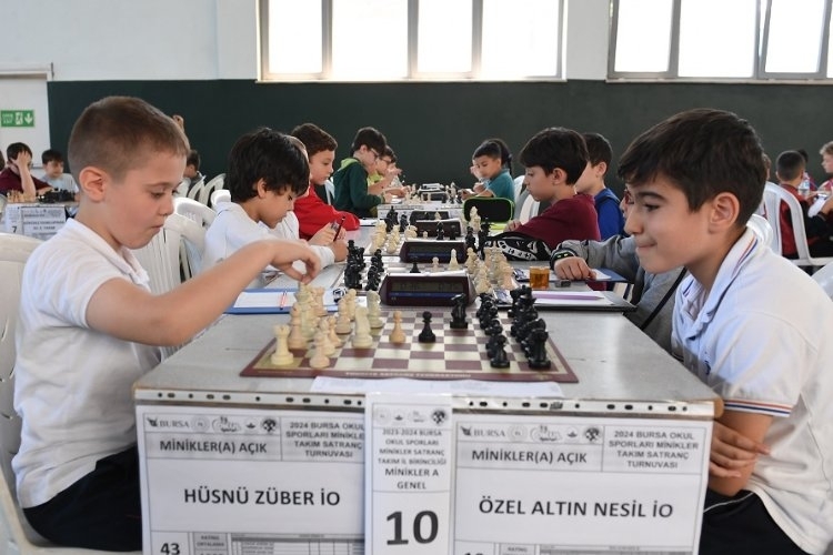 Bursa Osmangazi'de Genç Şah-mat Tutkunlarına Ödül Verildi