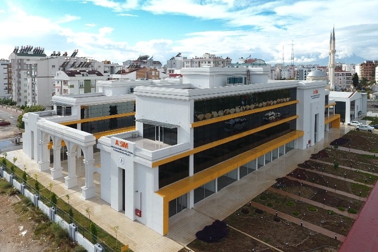 Muratpaşa'da İnovasyon, Liderlik ve Yaratıcı Düşünceye Odaklanan Eğitim