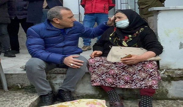  Evi Yıkılan Yaşlı Kadını Vali Tuncay Sonel Teselli Etti